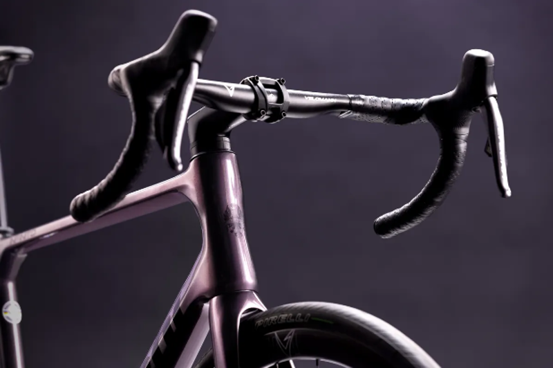 Bianchi Infinito 105 Di2 Road Bike in Purple-4